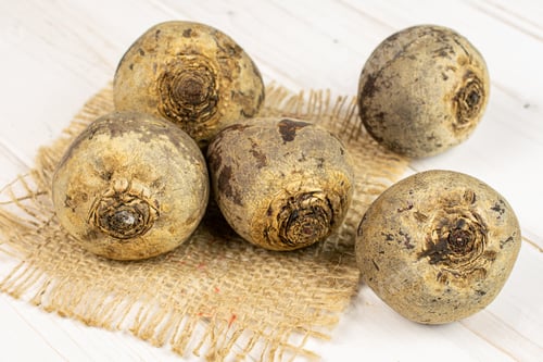 Preview: Group Of Five Whole Raw Red Beetroot On Natural Sackcloth On White Wood