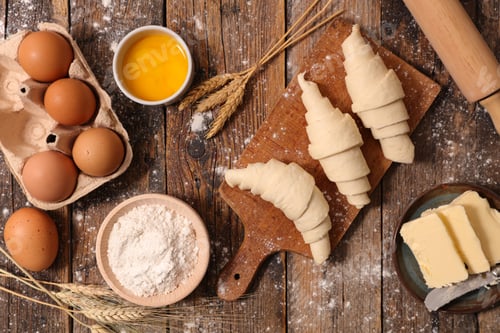 Preview: Raw Croissant With Ingredients