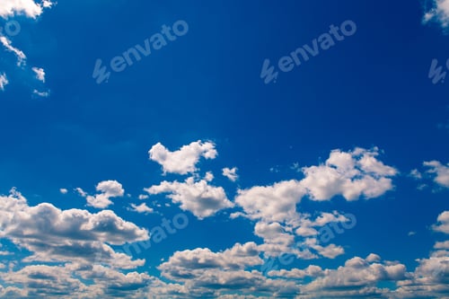 Vorschau: Blauer Himmel mit weißem Wolkenhintergrund