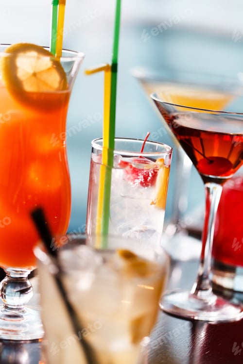 Preview: Cocktail In The Bar