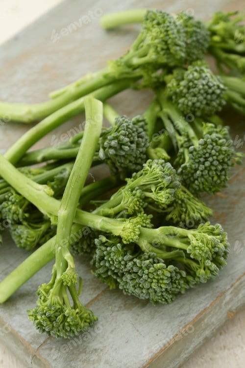 Preview: Preparing Raw Broccoli Florets