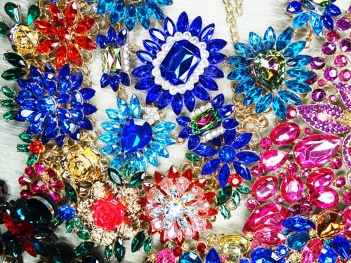Preview: Jewelry Set Background Fashion Beads Group Necklace With Bright Crystals