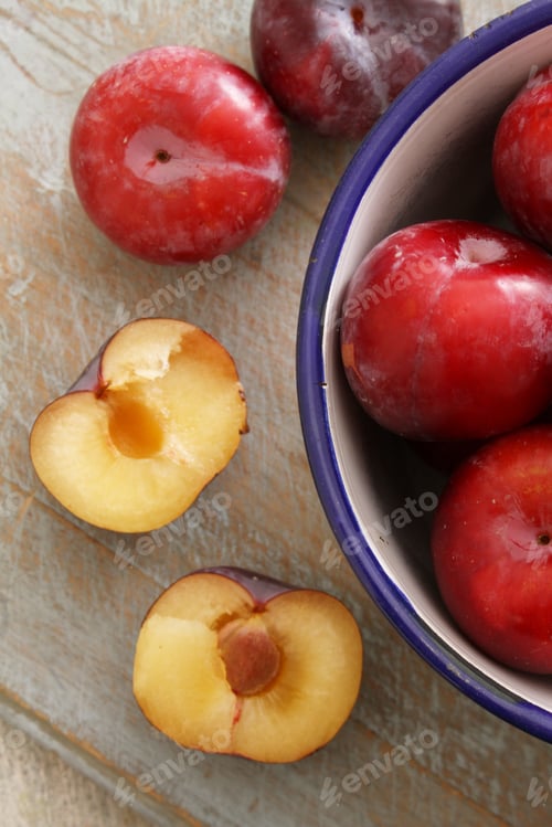 Preview: Preparing Fresh Plums