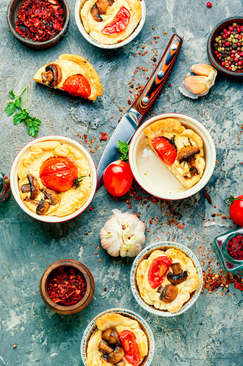 Preview: Appetizing Garlic Tart With Tomato,Mushrooms And Feta Cheese