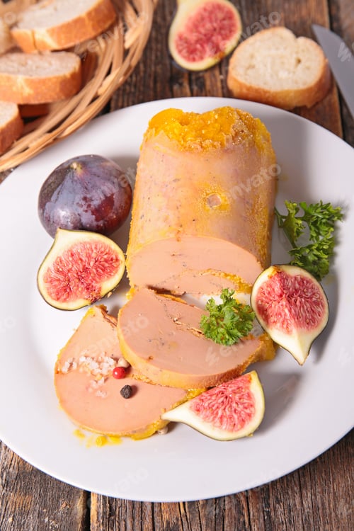 Delicious Foie Gras with Figs and Bread