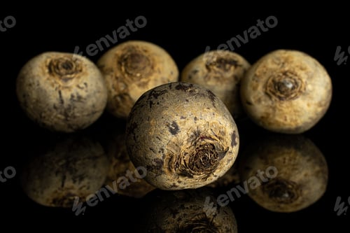 Preview: Group Of Five Whole Raw Red Beetroot Isolated On Black Glass