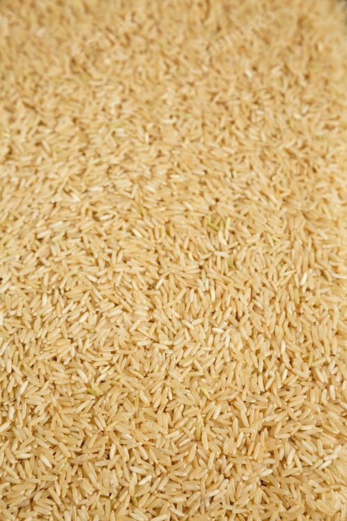 Vista previa: Fondo de arroz integral seco, vista lateral.