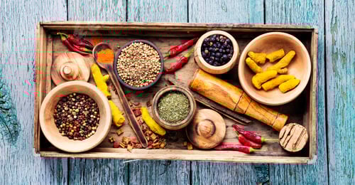 Preview: Wooden Tray Displaying Various Spices and Peppers