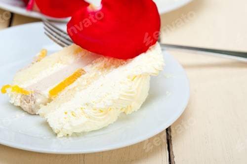 Preview: Whipped Cream Mango Cake With Red Rose Petals