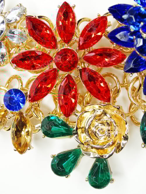 Preview: Sparkling Gemstone Flowers on an Elegant Gold Chain