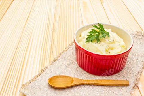 Preview: Warm Mashed Potatoes In A Ceramic Bowl With Fresh Parsley. On A Vintage Linen Napkin On A Wooden