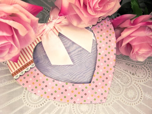 Preview: Love Valentine'S Day Gift Box With Hearts Rose On Shiny Background
