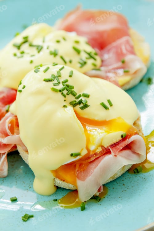 Preview: Eggs Benedict Breakfast