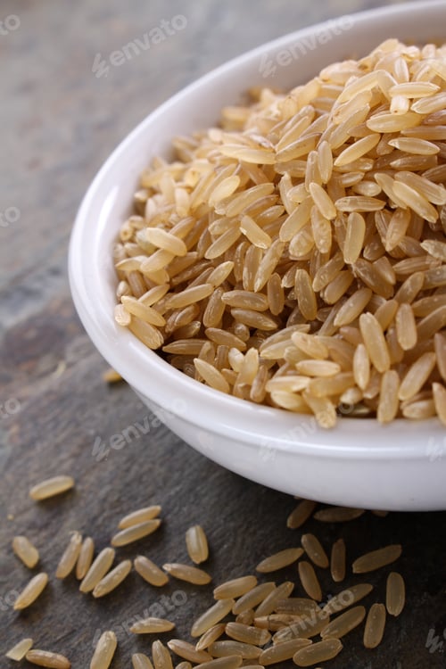 Vista previa: Cooked Raw Healthy Brown Rice In Dish