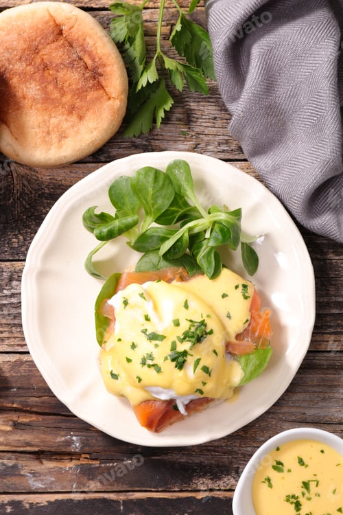 Preview: Muffin With Salmon, Poached Egg And Sauce- Egg Benedick