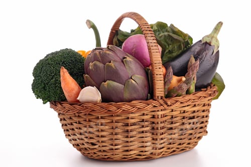 Preview: Isolated Wicker Basket With Vegetables