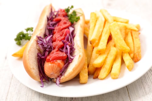 Vista previa: Perritos calientes y patatas fritas