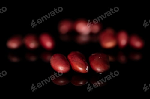 Preview: Lot Of Whole Mature Fresh Red Kidney Beans Isolated On Black Glass
