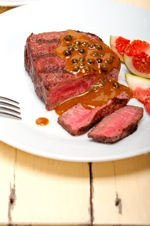 Preview: Beef Filet Mignon With Green Peppercorn Creamy Sauce Ou Poivre Vert
