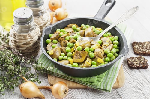 Preview: Kidneys With Green Peas And Curry In A Frying Pan