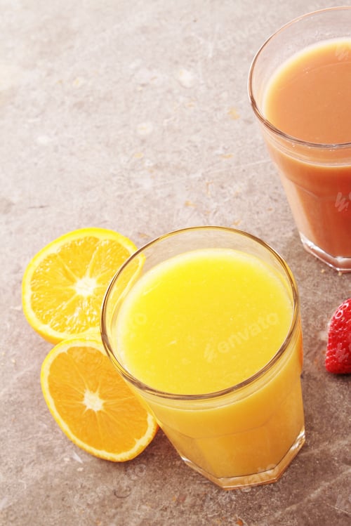 Preview: Fresh Orange Juice And Strawberry Smoothie