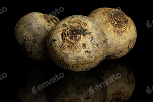 Preview: Group Of Three Whole Raw Red Beetroot Isolated On Black Glass