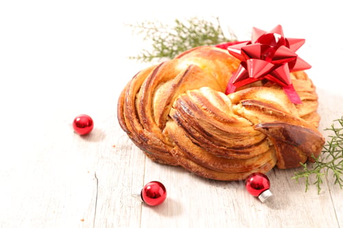Preview: Cinnamon Roll Cake For Christmas