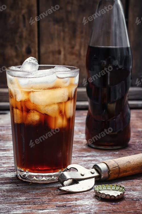 Preview: Faceted Glass With Popular Cold Summer Drink With Ice