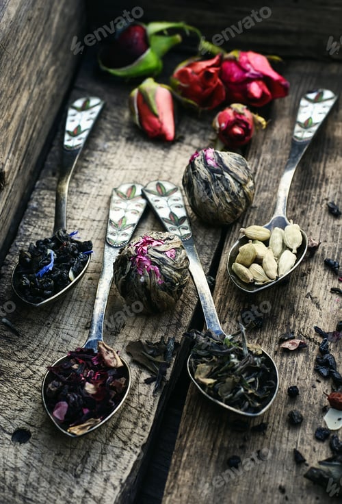 Preview: Four Teaspoons Of Brew Different Varieties On The Background Of The Straine