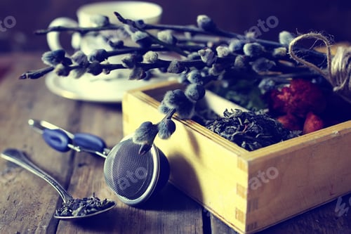 Preview: Tea In A Wooden Box With Rose
