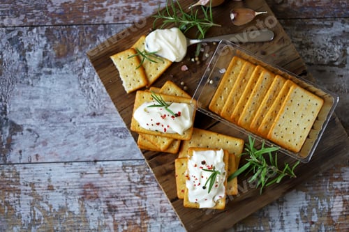 Preview: Garlic Crackers With Cream Cheese. Appetizing Snack. Keto Snack. Selective Focus. Macro.