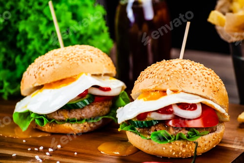 Preview: Tasty Burgers With Chips Served On Cutting Board