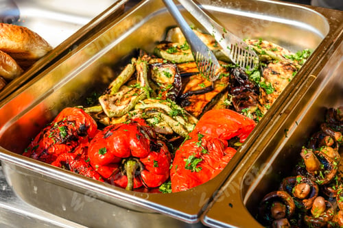 Preview: Grilled Eggplants And Bell Peppers In Metal Tray