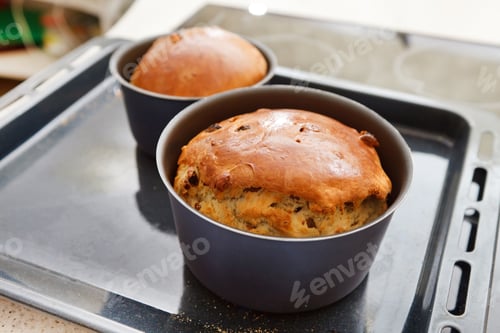Preview: Easter Cakes