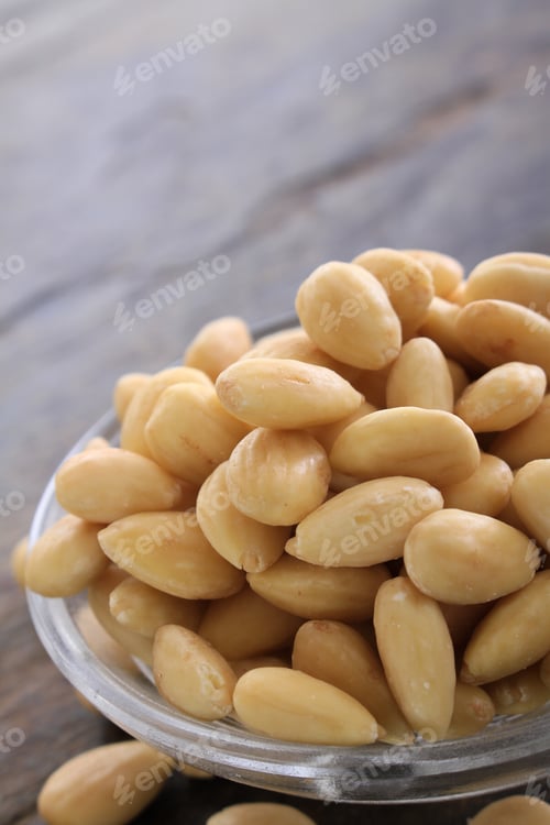 Preview: Peeled Whole Blanched Almonds Nuts