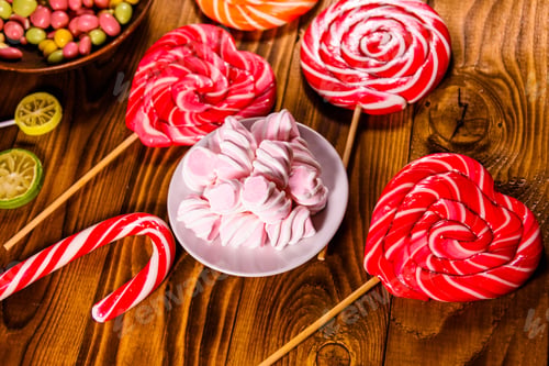 Preview: Ceramic Plate With Marshmallow, Candy Cane And Lollipops On Rustic Wooden Table