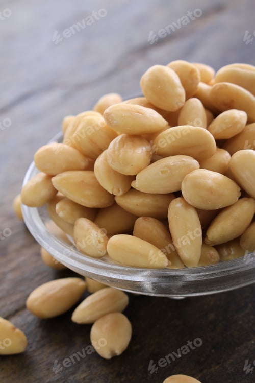 Preview: Peeled Whole Blanched Almonds Nuts