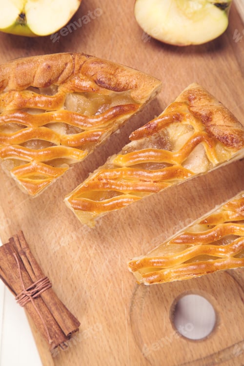 Preview: Delicious Apple Pie Slices with Cinnamon Sticks