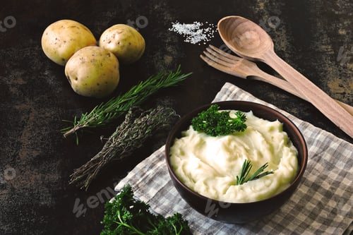 Preview: Warm Mashed Potatoes With Aromatic Herbs