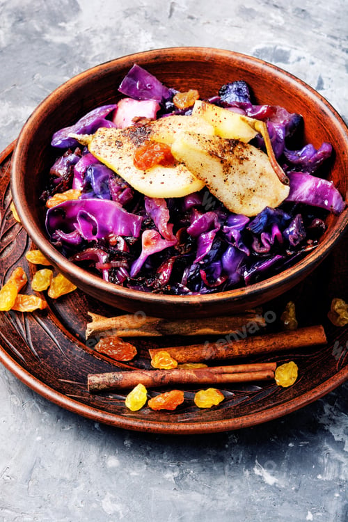 Preview: Unusual Salad With Cauliflower, Autumn Pear, Raisins And Cinnamon