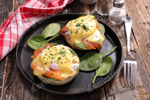 Preview: Muffin With Smoked Salmon And Poached Egg