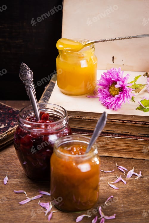 Preview: Set Of Jam And Honey In Glass Container With Flower And Book