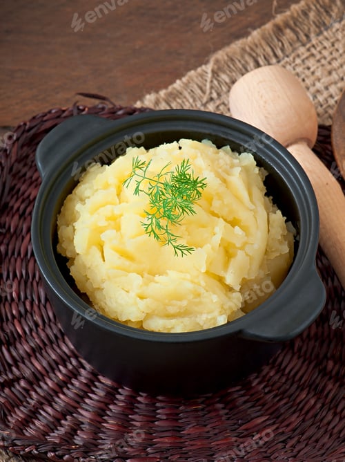 Preview: Fresh And Flavorful Mashed Potatoes With Pan