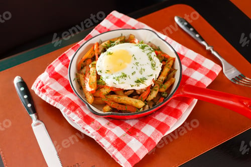 Preview: Potatoes And Egg In The Bar