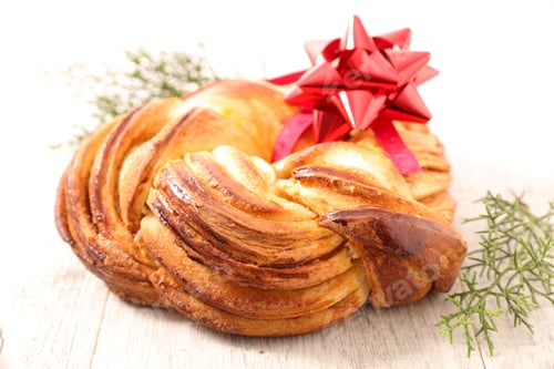 Preview: Cinnamon Roll Cake For Christmas