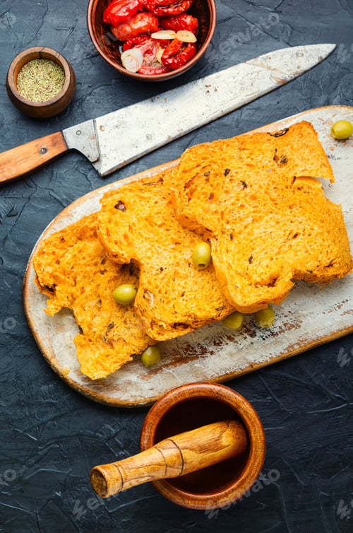 Preview: Fresh Baked Bread With Sun-Dried Tomatoes And Olives