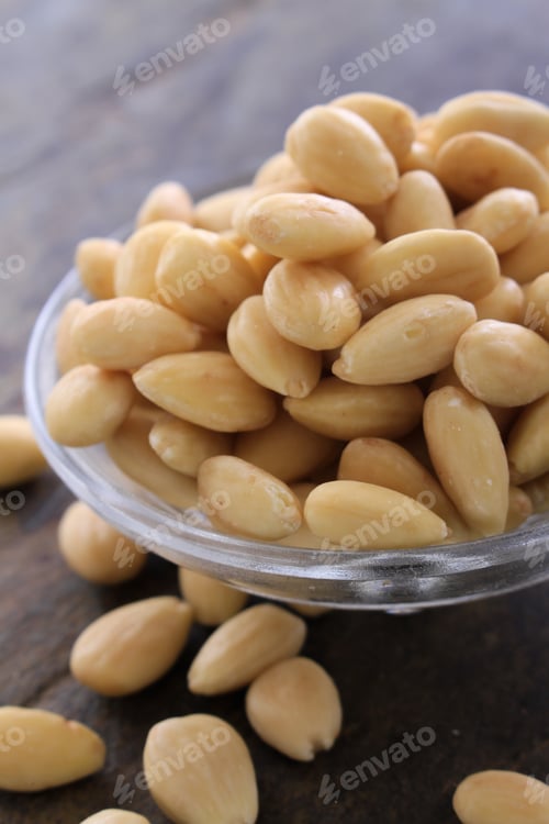 Preview: Peeled Whole Blanched Almonds Nuts
