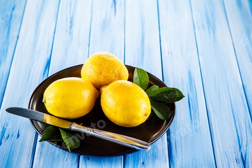 Preview: Lemons On Wooden Table