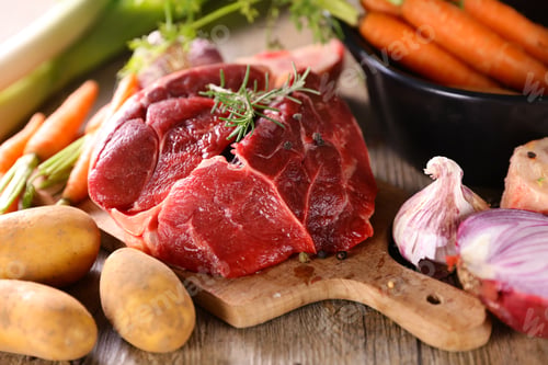 Preview: Raw Beef With Fresh Vegetables