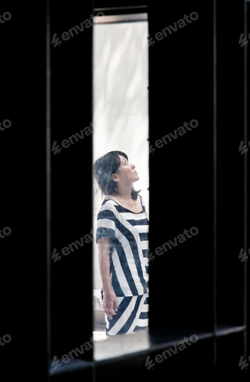 Preview: Girl In The Frame